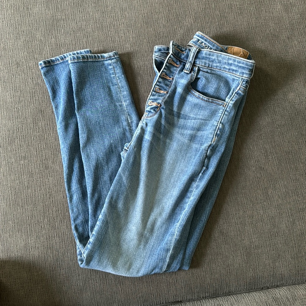 American eagle skinny blue jeans no rips in them